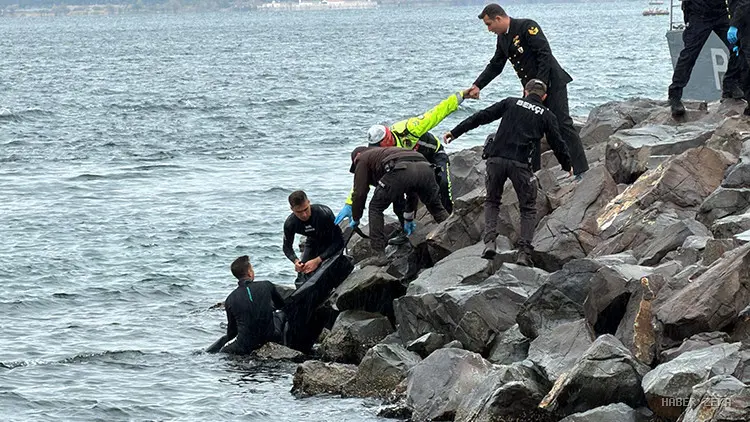 Çanakkale Sahilinde Kayalıklara Vuran Cesedin Kimliği Belirlendi