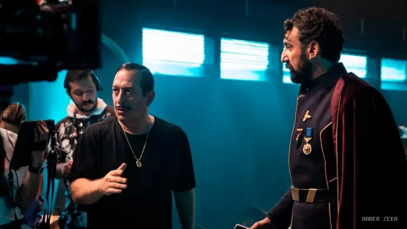 Cem Yılmaz'ın Oğlu Kemal, 'GORA 4 GORA' Setinde Babasının Koltuğuna Oturdu