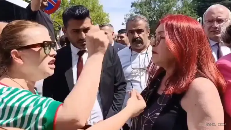 CHP Grup Toplantısında Gerilim Tırmandı: Kılıçdaroğlu ve Özel Taraftarları Ağız Kavgası Yaşadı