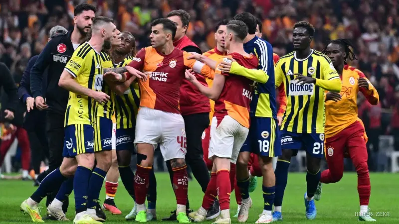 Derbiye Damga Vuran Kartlar ve Olaylar: 407. Randevu Cezalarla Dolu Bitti