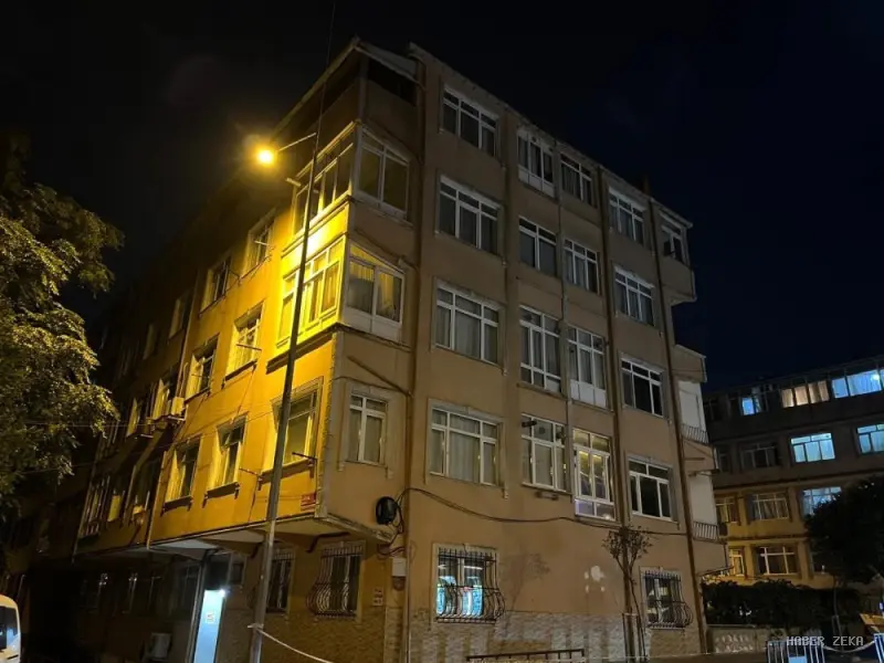 Eyüpsultan'da Kolonlardan Gelen Sesler Paniğe Yol Açtı: 5 Katlı Riskli Bina Mühürlendi