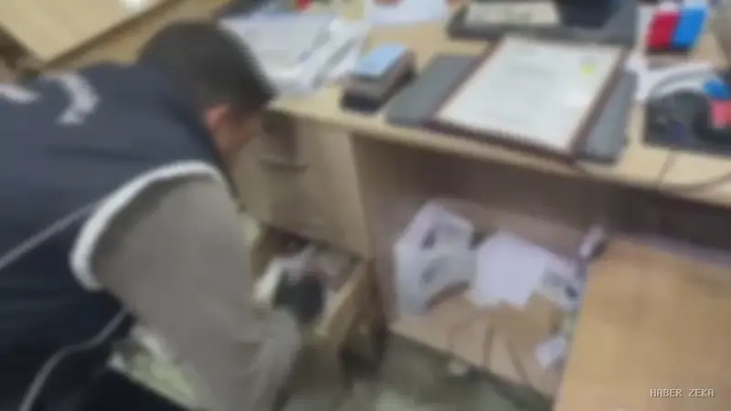 Fatih'te Göçmen Kaçakçılığı ve Sahte Belge Ağlarına Nefes Kestiren Operasyon: 2 Kişi Tutuklandı