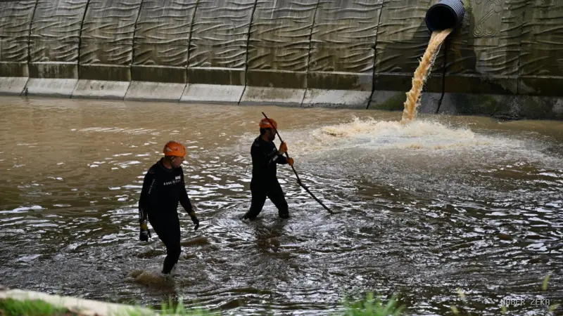 İstanbul'da Dehşet: Sel Suları 5 Kişiyi Yuttu, Arama Kurtarma Ekipleri Seferber Oldu