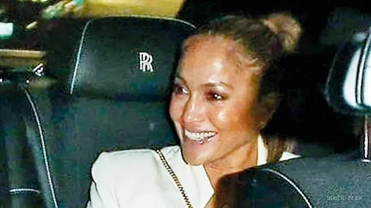 Jennifer Lopez'den Gönülleri Fetheden Anlar: Göz kamaştıran mutluluk pozu