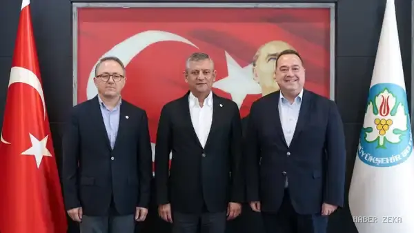 Özgür Özel, Manisa'da Kritik Görüştü: Dutlulu ve 14 İlçe Belediye Başkanıyla Bir Araya Geldi