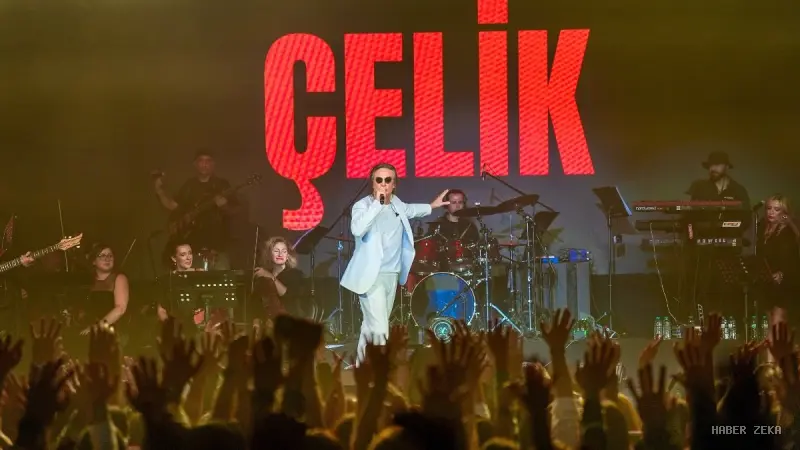 Ünlü Sanatçı Çelik'ten Tatil Karesi: "Fotoğraf Çektirmekten Nefret Ediyorum"